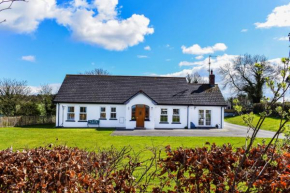 The Heights & Hollows Farmhouse, Saul, Downpatrick, SLEEPS 14